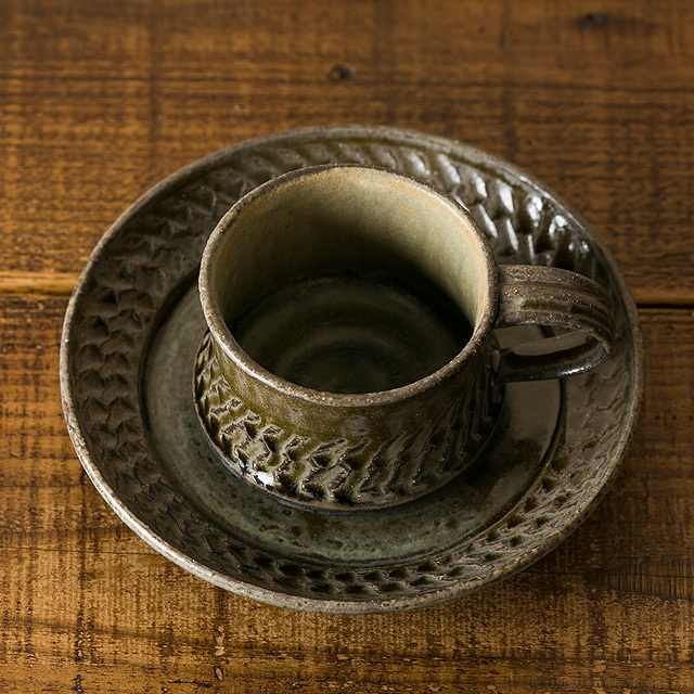 灰釉彫文 カップ＆ソーサー　〜作り手　岡村 宜治さん（岐阜県土岐市）