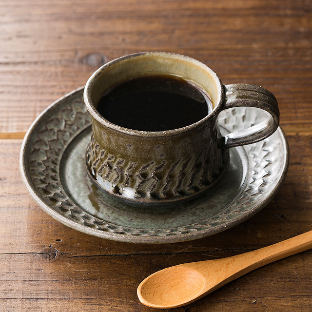 灰釉彫文 カップ＆ソーサー　〜作り手　岡村 宜治さん（岐阜県土岐市）