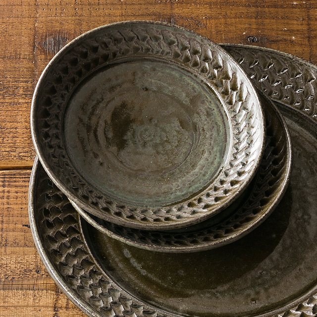 灰釉彫文 カップ＆ソーサー　〜作り手　岡村 宜治さん（岐阜県土岐市）