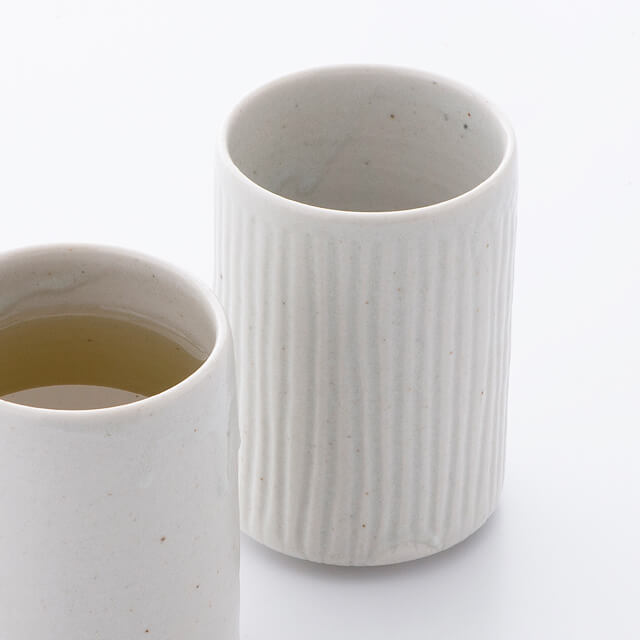 青白磁　しのぎ切立湯呑み　〜つくり手　竹下努さん（岐阜県土岐市）