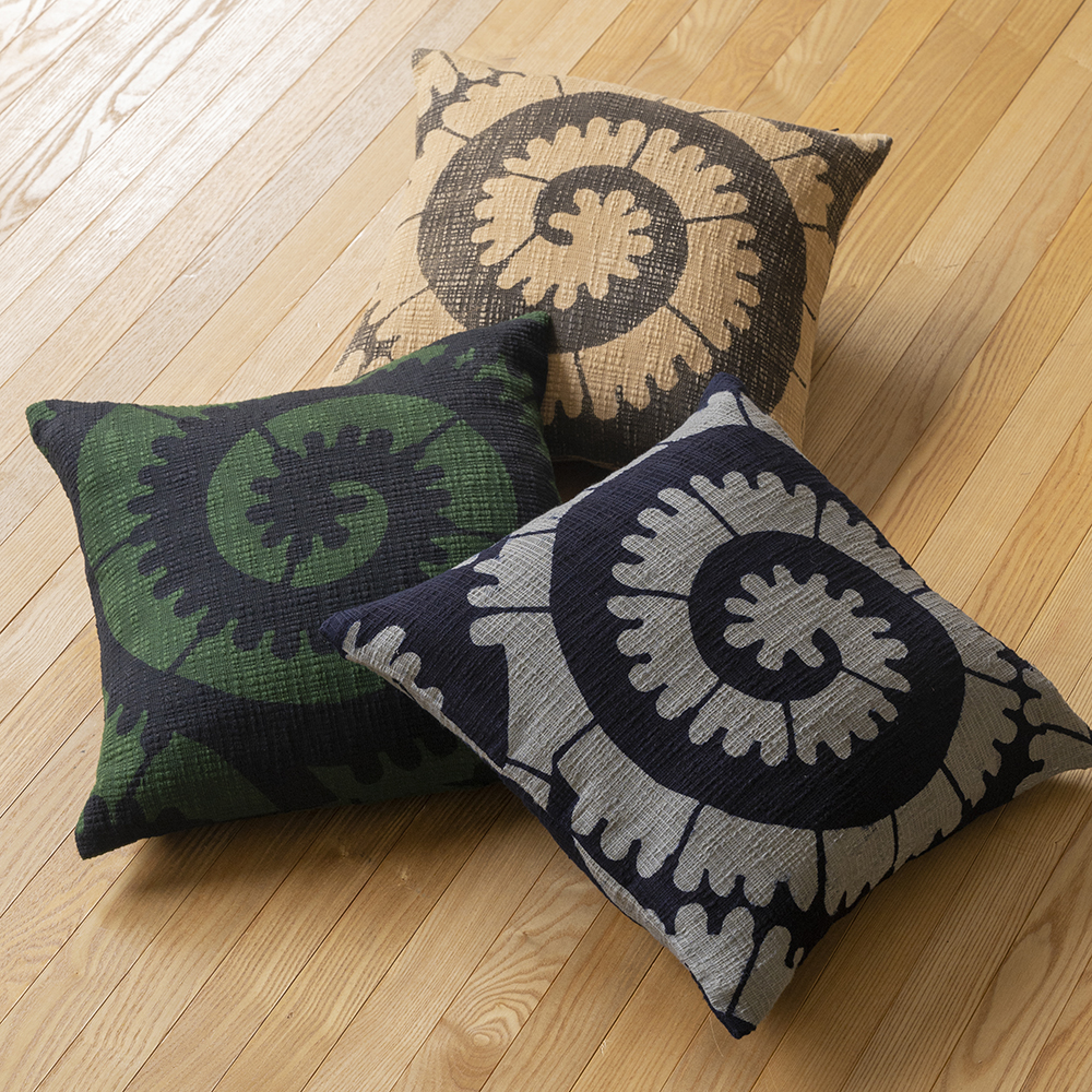 型染めのクッションカバー＜大唐草＞ 綿スラブ | 山内武志さん（山内染色工房・アトリエぬいや）座布団,ソファ