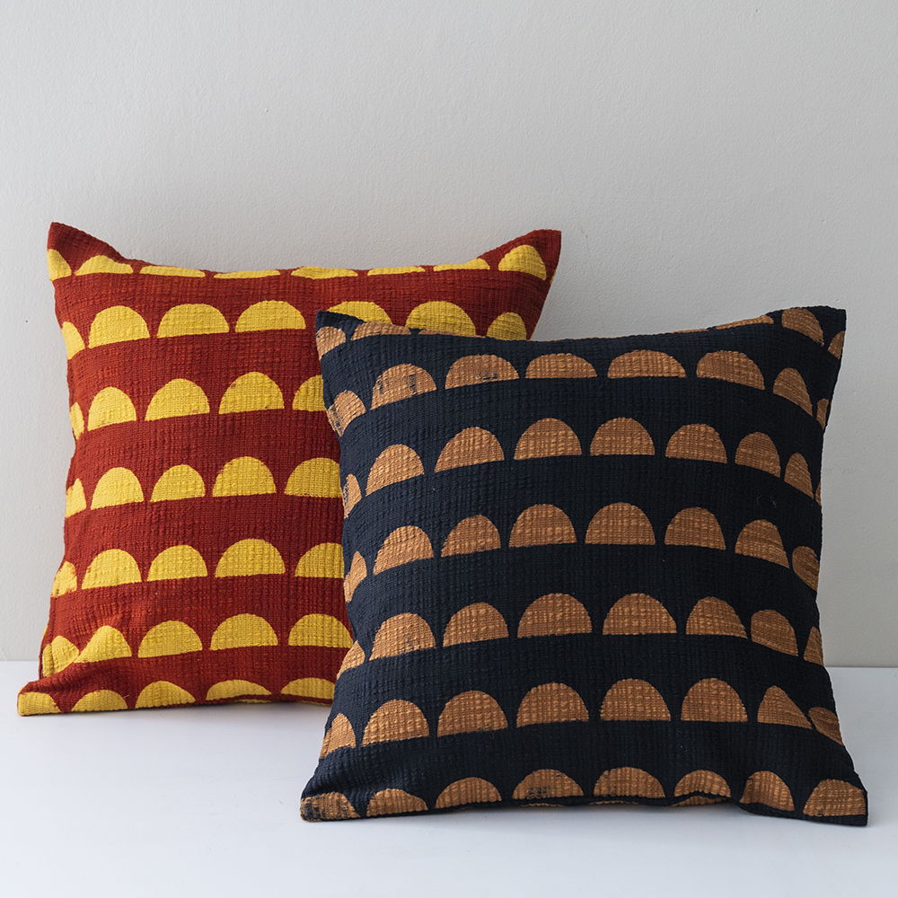 型染めのクッションカバー＜かまぼこ（半丸うろこ）＞ 綿スラブ | 山内武志さん（山内染色工房・アトリエぬいや）座布団,ソファ