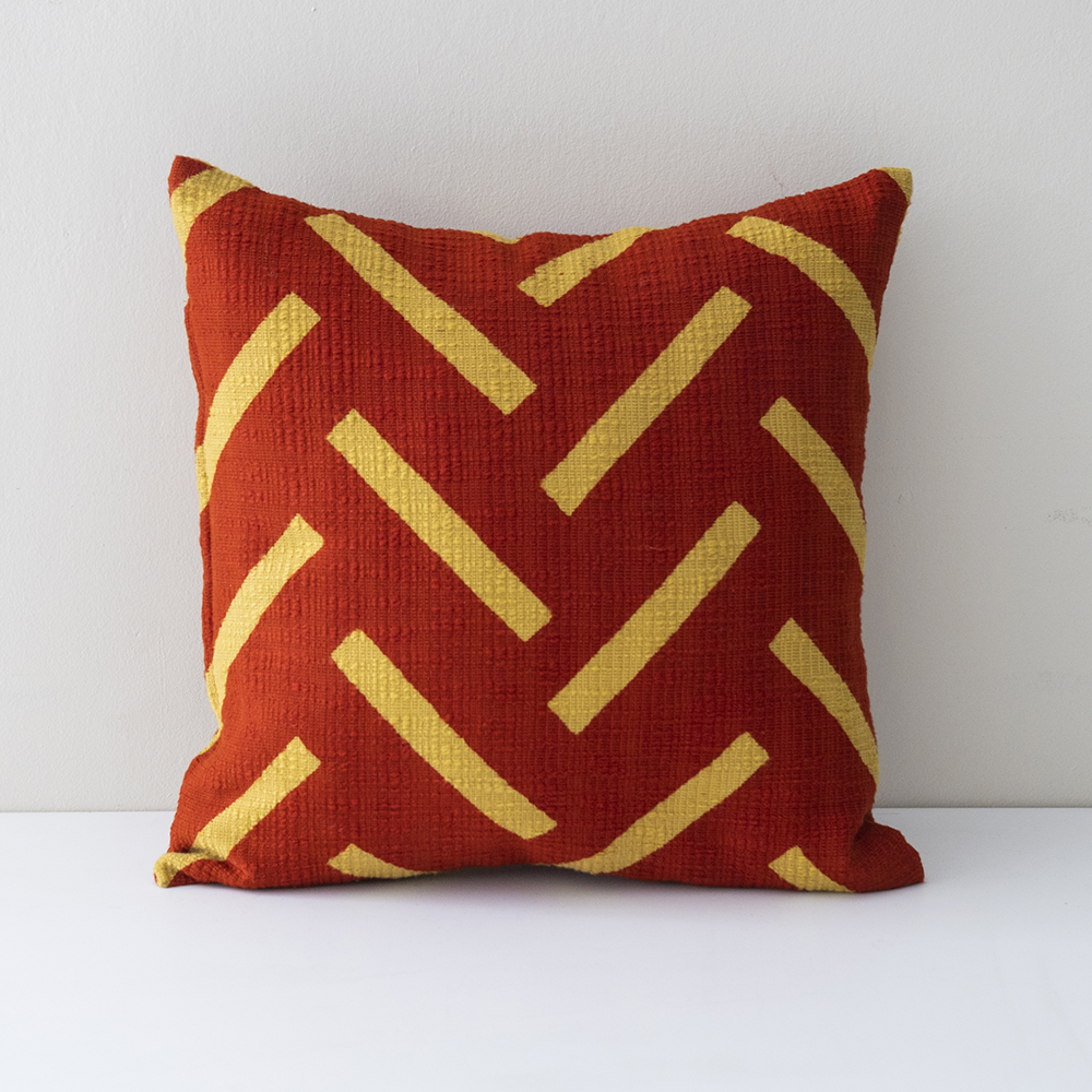 型染めのクッションカバー＜檜垣（ひがき）桧垣・ハの字＞綿スラブ｜山内武志さん（山内染色工房・アトリエぬいや）