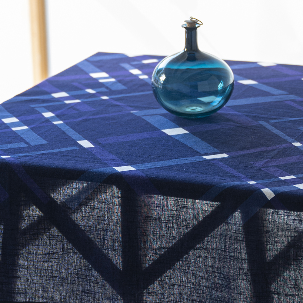 型重ねの風呂敷（薄）120サイズ＜斜線重ね＞（紺紫）｜山内武志さん（山内染色工房・アトリエぬいや）（マルチクロス・テーブルクロス）民藝
