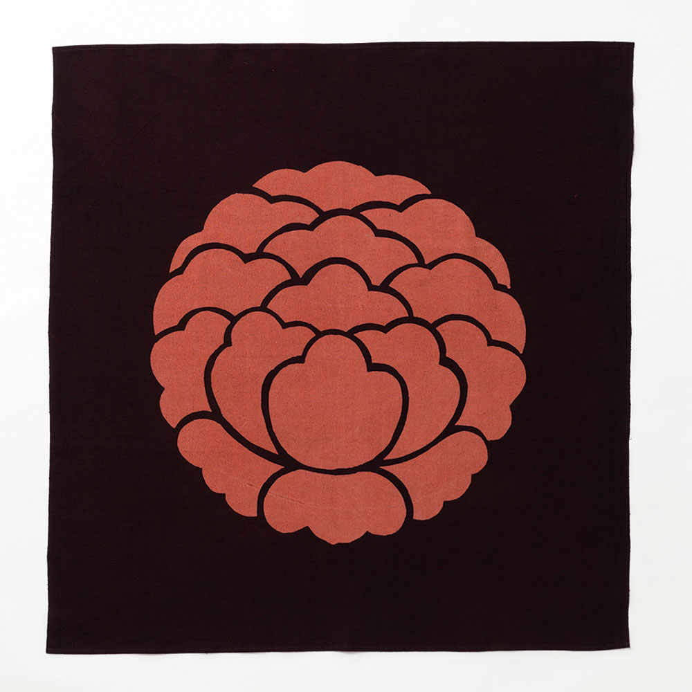 家紋意匠の型染め風呂敷 ＜大割り牡丹（おおわりぼたん）＞ 90サイズ ｜山内武志さん（山内染色工房・アトリエぬいや）マルチクロス・テーブルクロス・スロー