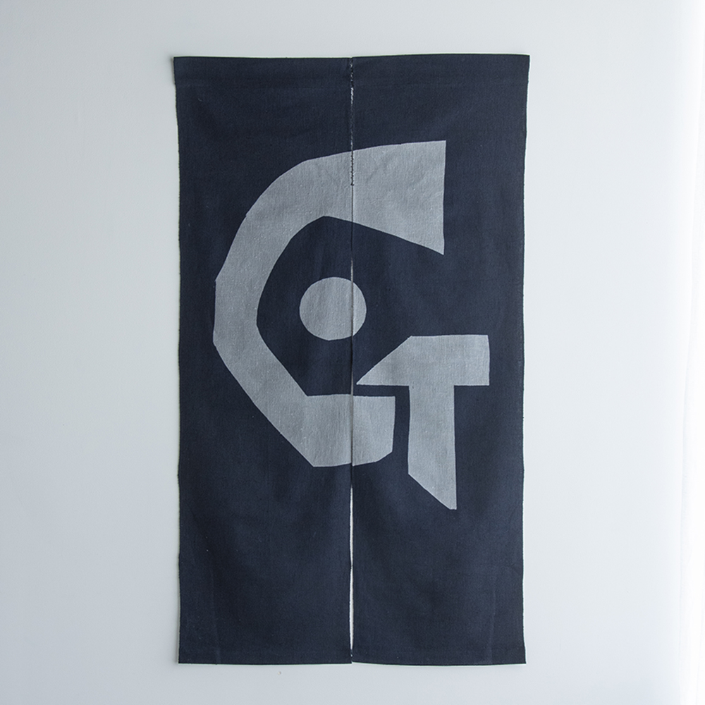 山内染色工房 山内 武志  のれん 暖簾 民藝 型染めの綿のれん ＜イニシャル・G＞（紺鼠）｜山内武志さん