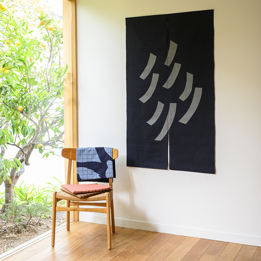 【木綿】型染めののれん ＜清風＞（木綿）｜山内武志さん（山内染色工房・アトリエぬいや） （暖簾・タペストリー）