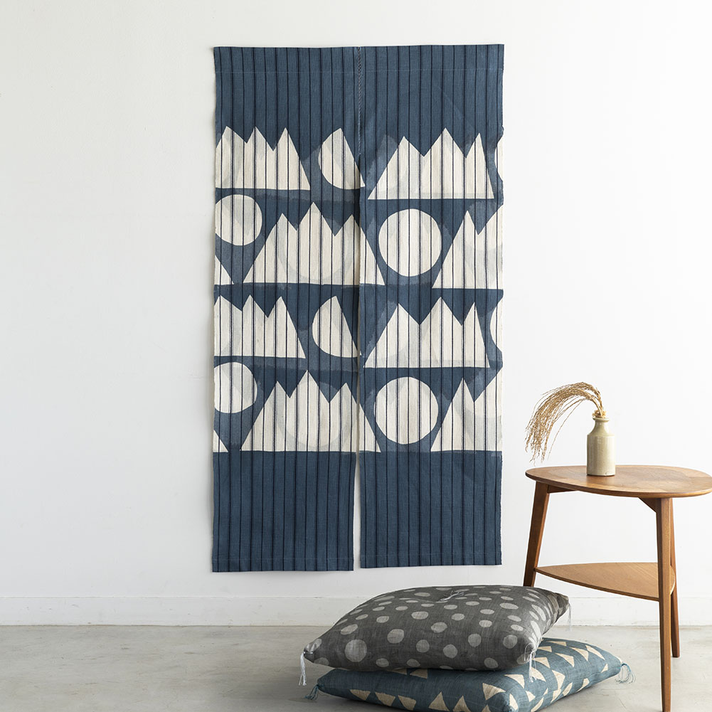 【縞布】型染めののれん ＜日月山（山月日）＞　両面 | 山内武志さん（山内染色工房・アトリエぬいや）,暖簾,タペストリー,民藝