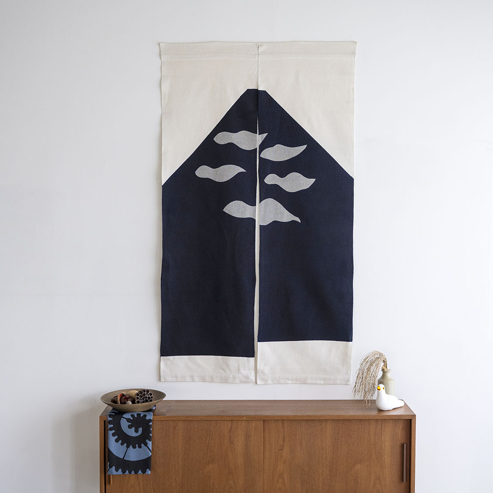 木綿】型染めののれん＜富士山・墨雲五つ＞水平裾｜山内武志さん（