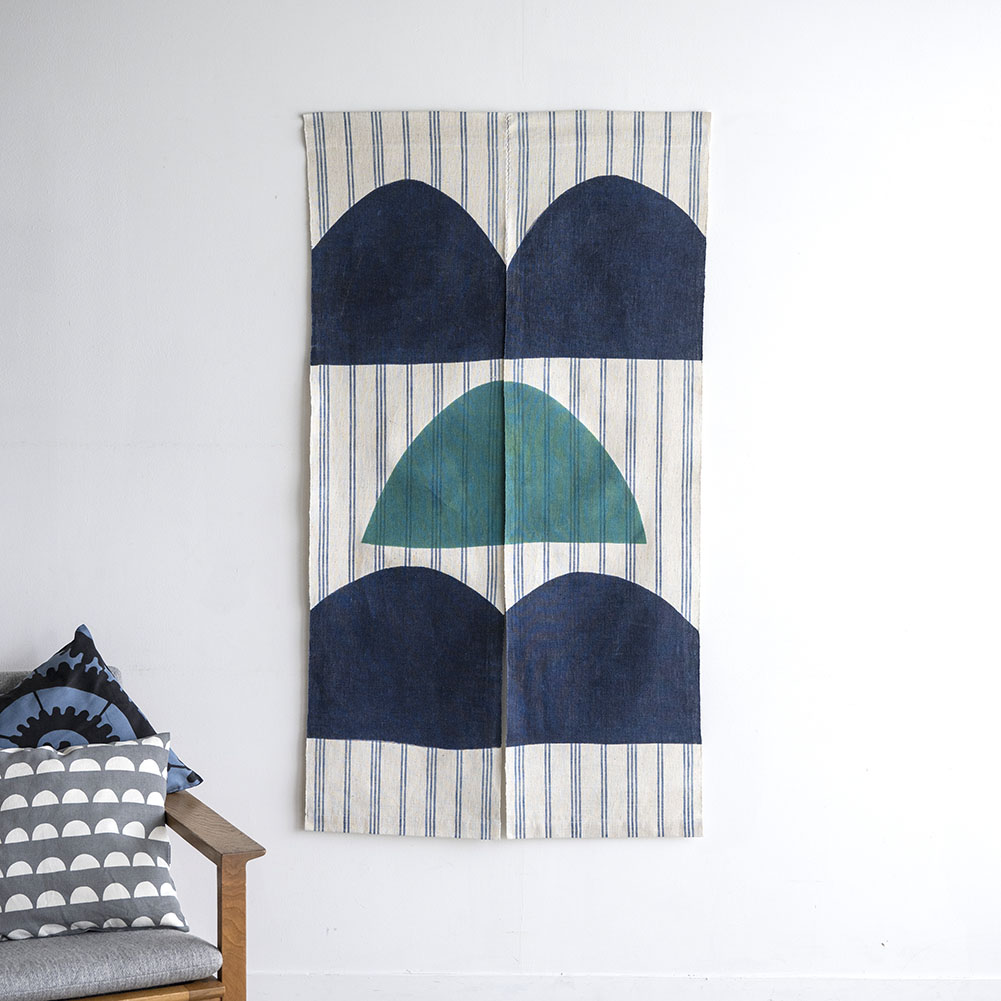 【縞布】型染めののれん ＜山並み（半円）＞多色 | 山内武志さん（山内染色工房・アトリエぬいや）,暖簾,タペストリー,民藝