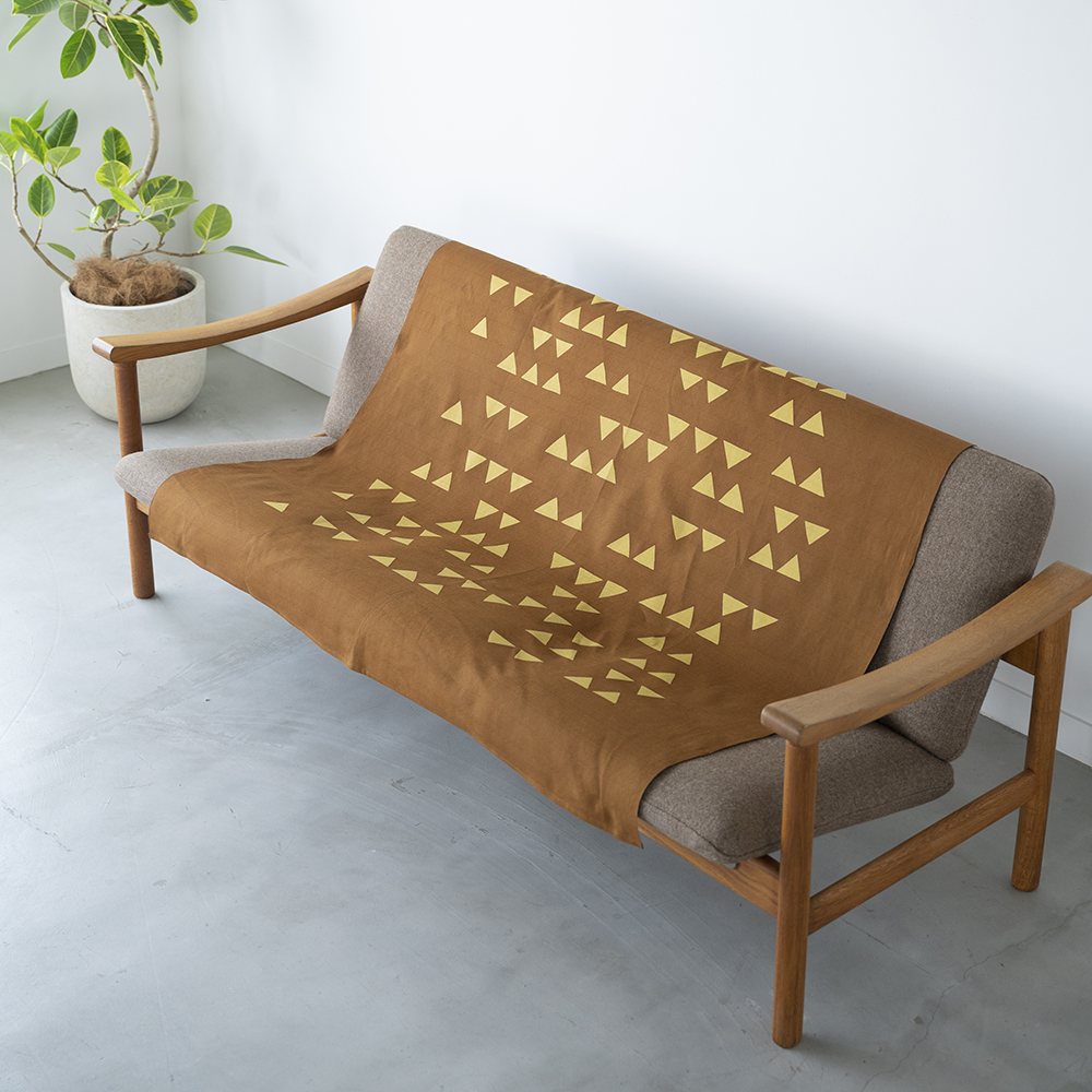 型染めのマルチクロス 130角  ＜うろこ＞｜山内武志さん（山内染色工房／アトリエぬいや）静岡県浜松市