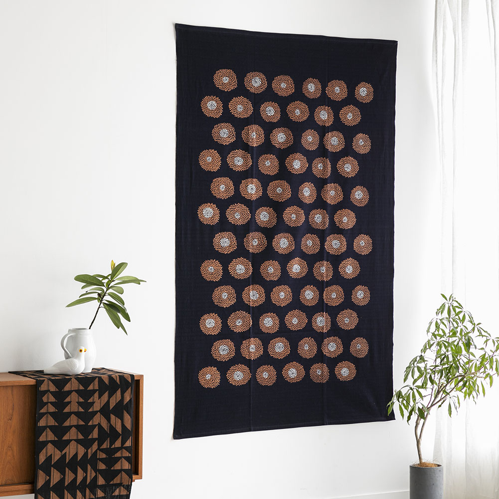 型染めのマルチクロス ＜狢菊（むじなぎく）＞ ｜山内武志さん（山内