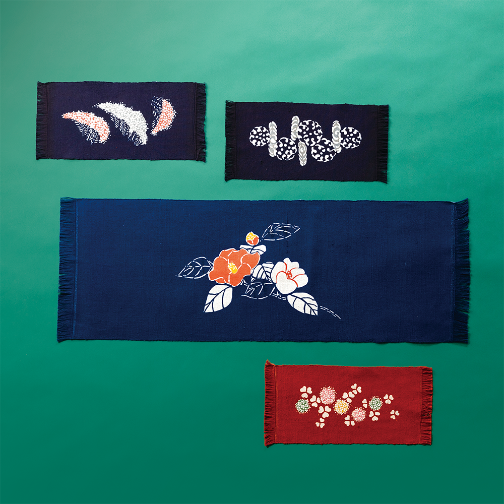 【木綿・ロング】型染めの卓布＜椿＞房｜山内武志さん（山内染色工房／アトリエぬいや）【ネコポス対応可】