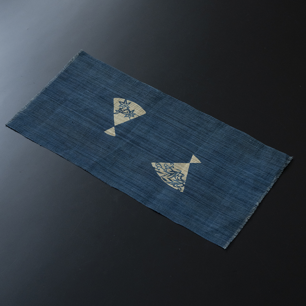 【麻・ロング中細】藍染めの卓布＜扇・春秋流水＞ 房｜山内武志さん（山内染色工房／アトリエぬいや）