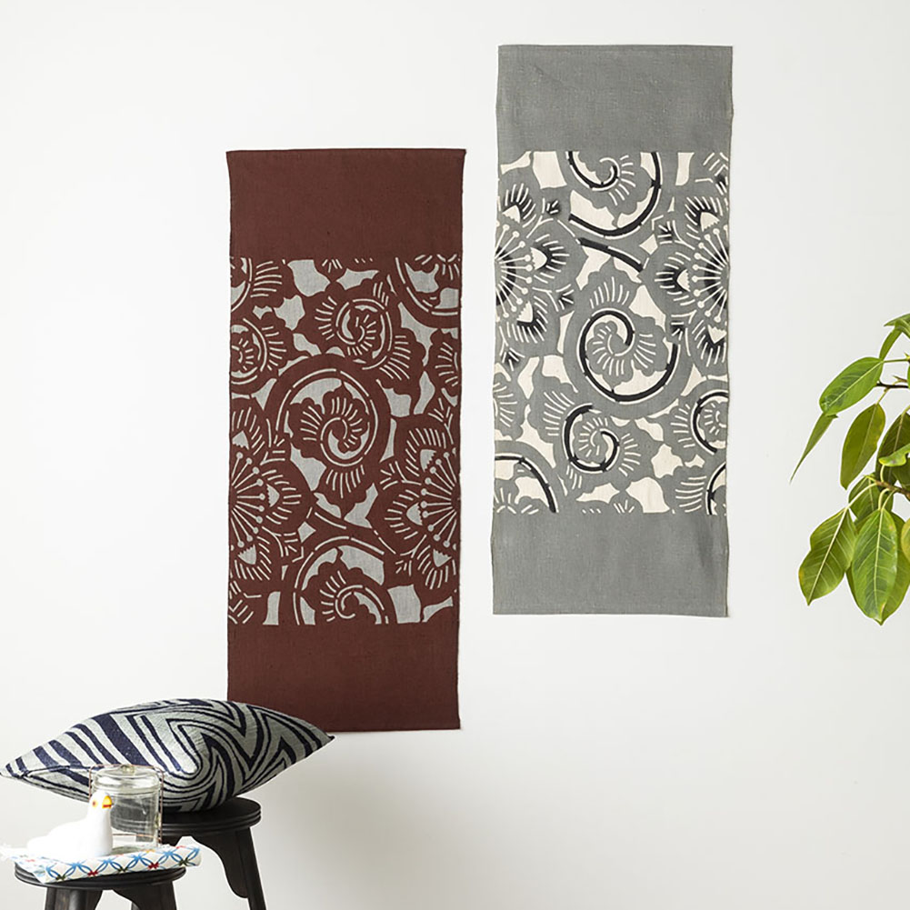 木綿・ロング広巾】型染めの卓布＜蔦唐草（つたからくさ）＞｜山内武志