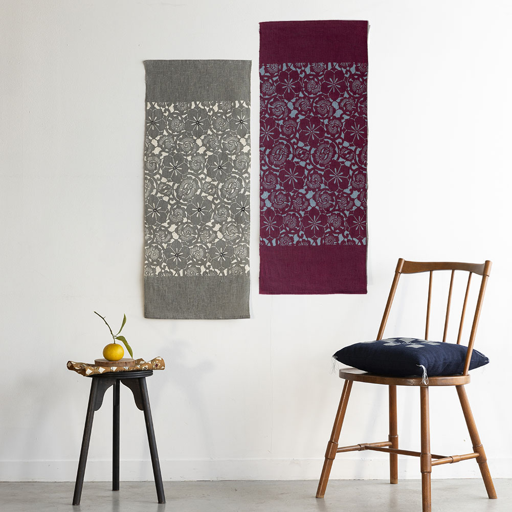 木綿・ロング広巾】型染めの卓布＜桔梗唐草＞縫留｜山内武志さん（