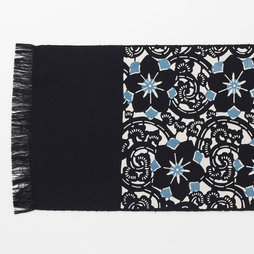 【木綿・ロング】型染めの卓布＜桔梗唐草＞房｜山内武志さん（山内染色工房／アトリエぬいや）