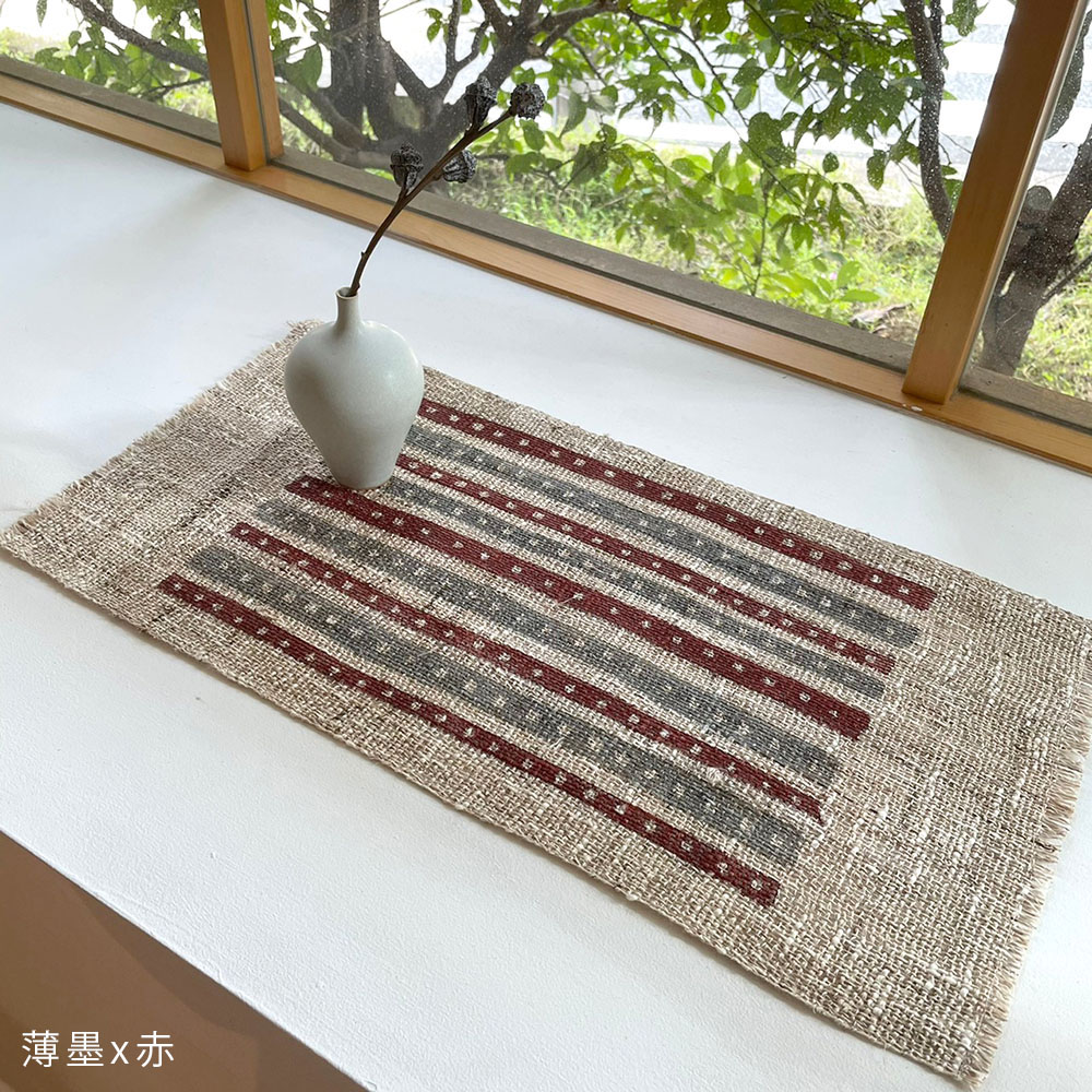 型染めの麻卓布（中） ＜ライン＞ ／作り手 山内武志さん（山内
