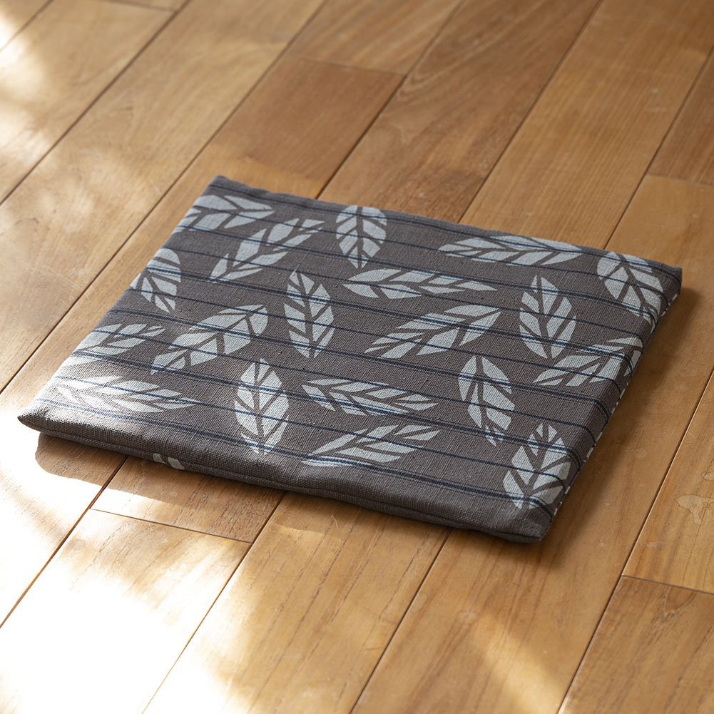 【小・縞布】型染めの椅子敷き＜散り葉＞｜山内武志さん（山内染色工房／アトリエぬいや） 静岡県浜松市 チェアマット