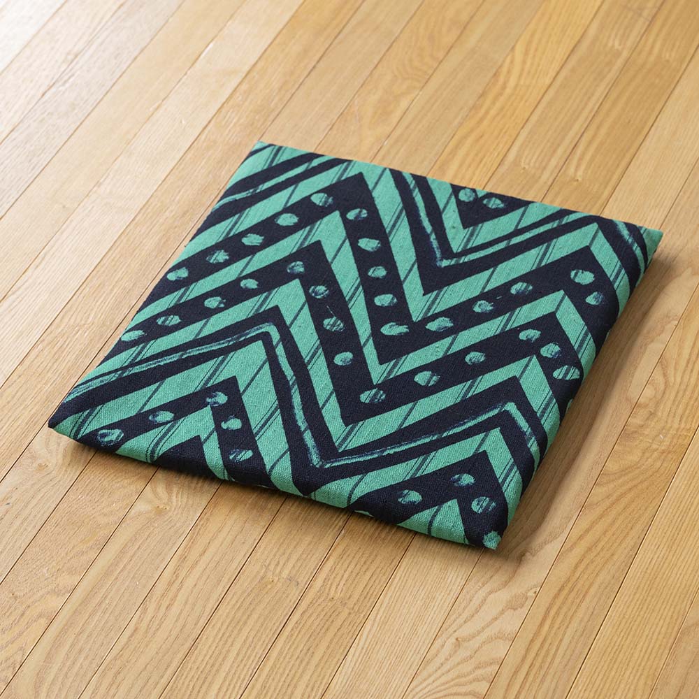 【小・縞布】筒描きの椅子敷き＜山の道・山路文（やまじもん）・ジグザグ＞｜ 山内武志さん（山内染色工房・アトリエぬいや） 静岡県浜松市 クッション 座布団 チェアマット