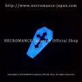 【ネクロマンス NECROMANCE】 シルバー棺桶クロスネックレス Silver Coffin Cross Necklace ＜ブルーグロー/Blue Glow/青＞ 棺桶 十字架 蓄光