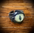 【ネクロマンス NECROMANCE】 レザー義眼リング Leather Eye Ring ＜グリーンキャット/Green Cat/緑色猫目＞ 目玉 革