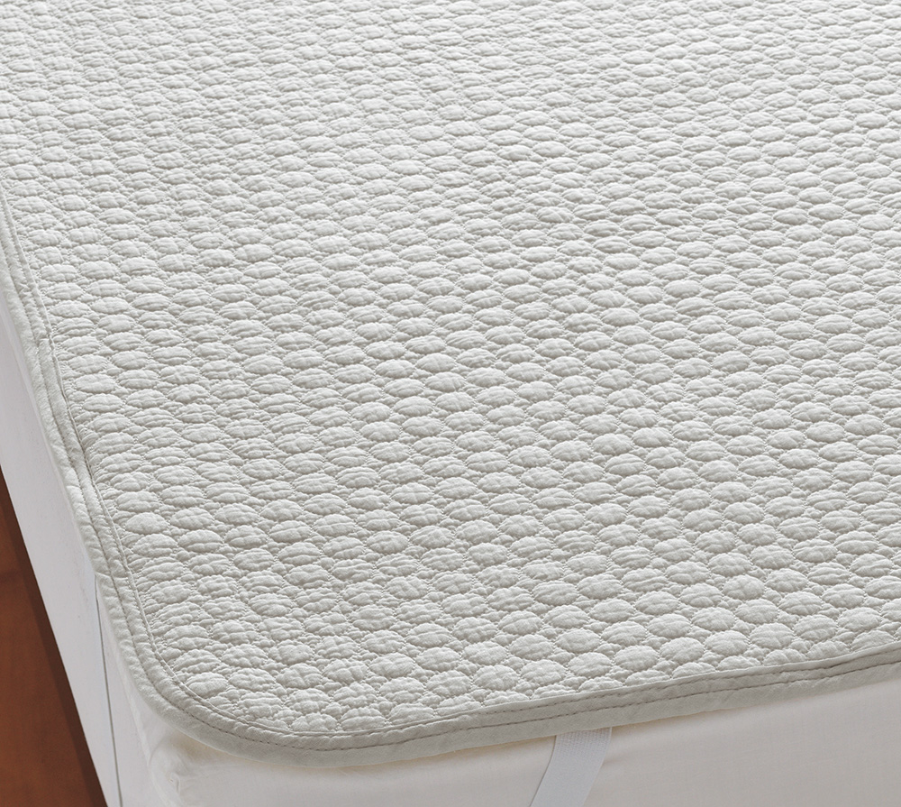 西川FITLABO「ピュアクリーンコットン敷パッド」側生地・中綿ともに綿100％でサラサラ快適♪柔らかく吸湿性のある敷きパッド。四隅ゴム付き。