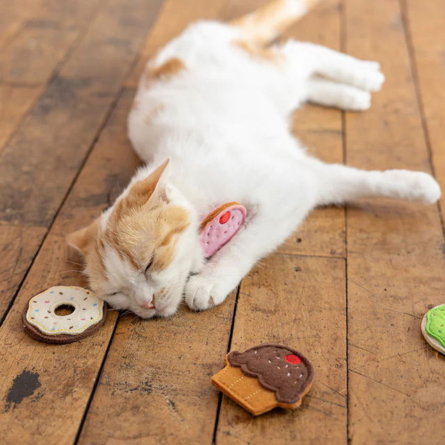 猫ラボ　一点物　　フェルト　希少品 猫ラボ 一点物 フェルト 希少品 キャットニップ入り フェルトおもちゃ