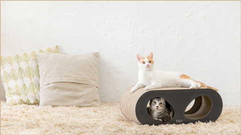 シンプルデザイン　猫のつめとぎ　クロ
