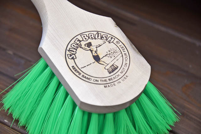 Surf Brush * Keeps sand on the beach * Made in the USA * ウッド・サーフブラシ　隠れた人気アイテム