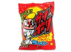 やおきん ガリボリラーメン ピリカラにんにく （1個） 【駄菓子のバラ