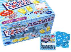 【駄菓子のまとめ買い・チョコ系の駄菓子】 連続当 クッキークランチチョコレート ホワイトチョコ（110+9個当りくじ付き）【丹生堂】