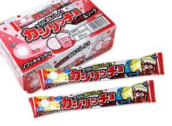 【駄菓子のまとめ買い・飴・チューイングの駄菓子】 コリス カジリッチョコーラ （20袋入）