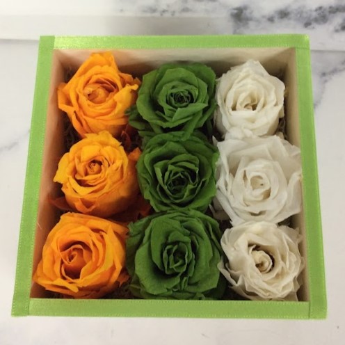 プリザーブドフラワー壁掛け木箱 オレンジ緑白 401 08 バラの花束 アレンジメントのギフト通販 にこにこバラ園