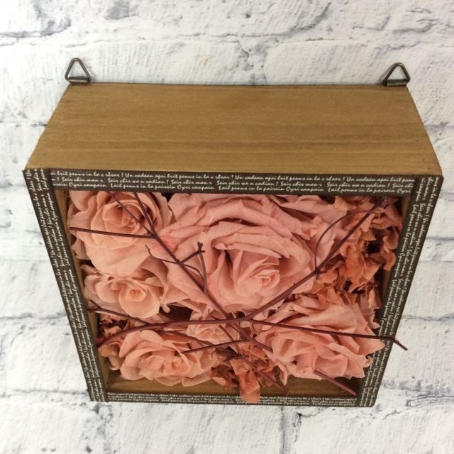 プリザーブドフラワー壁掛け木箱（ピンク系）◇306-13