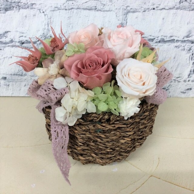 プリザーブドフラワーかごアレンジ ピンク 401 23 バラの花束 アレンジメントのギフト通販 にこにこバラ園