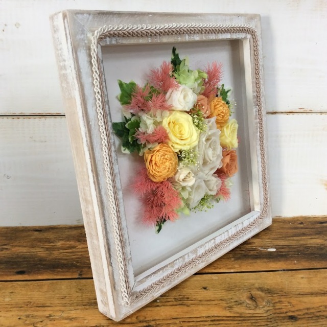 プリザーブドフラワー壁掛けプレート型白額（ミックスカラー）◇402-20