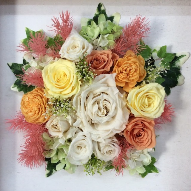 プリザーブドフラワー壁掛けプレート型白額（ミックスカラー）◇402-20