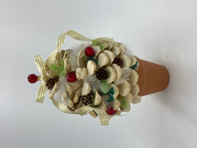 ホワイトシェアコーン　クリスマスツリー　2500円　送料税込み