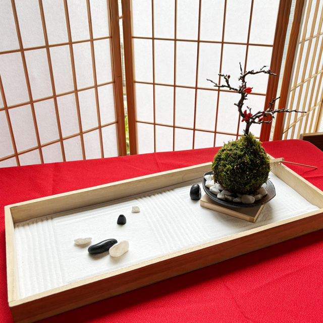 枯山水玉砂利長寿梅