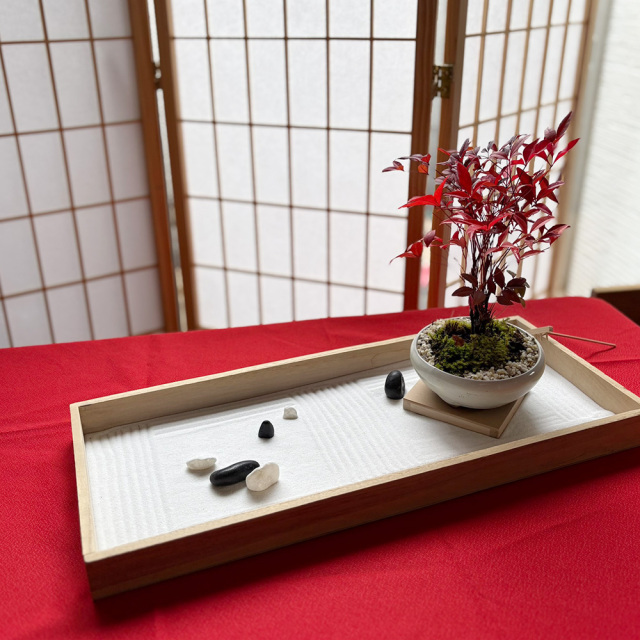 枯山水玉砂利南天