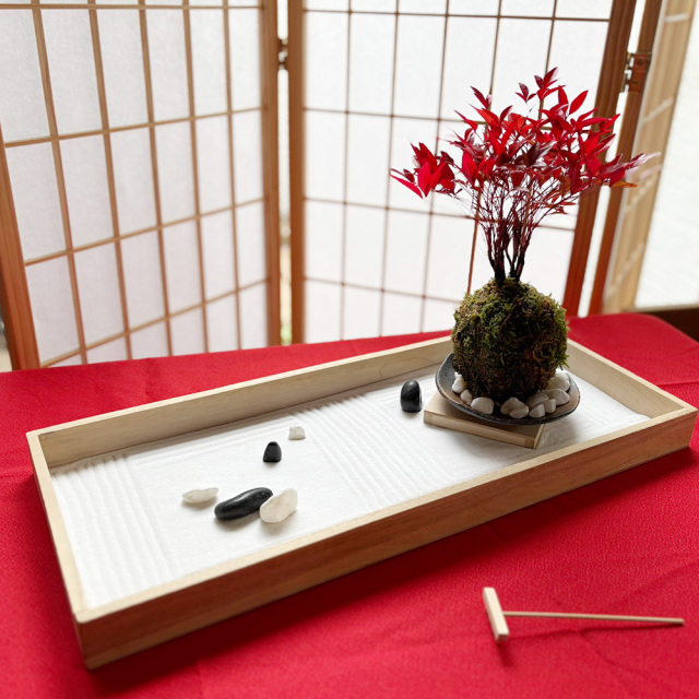 枯山水玉砂利南天