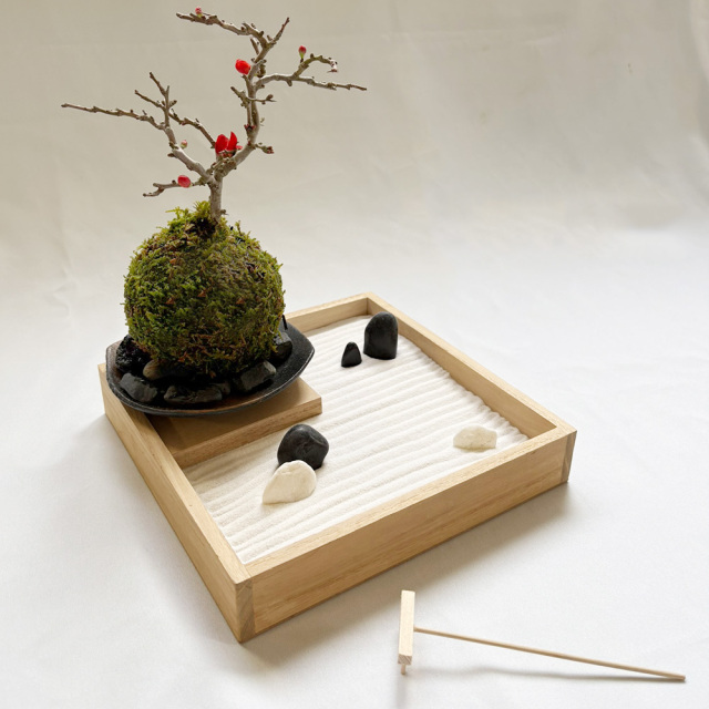 枯山水玉砂利長寿梅