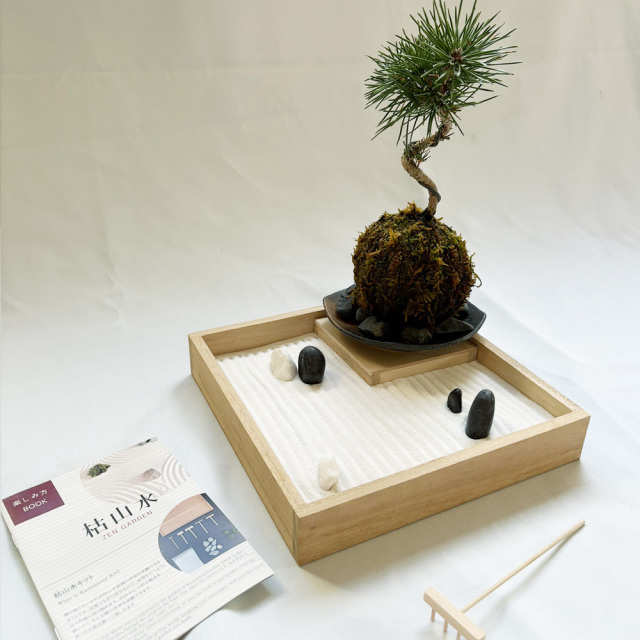 枯山水玉砂利黒松