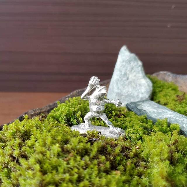 錫　カエル