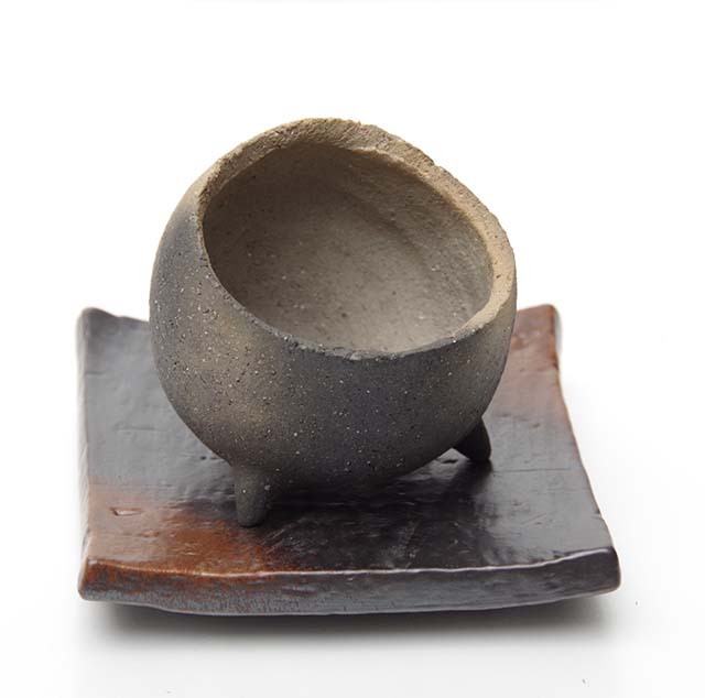 炭化焼締鉢丸下皿小2013m
