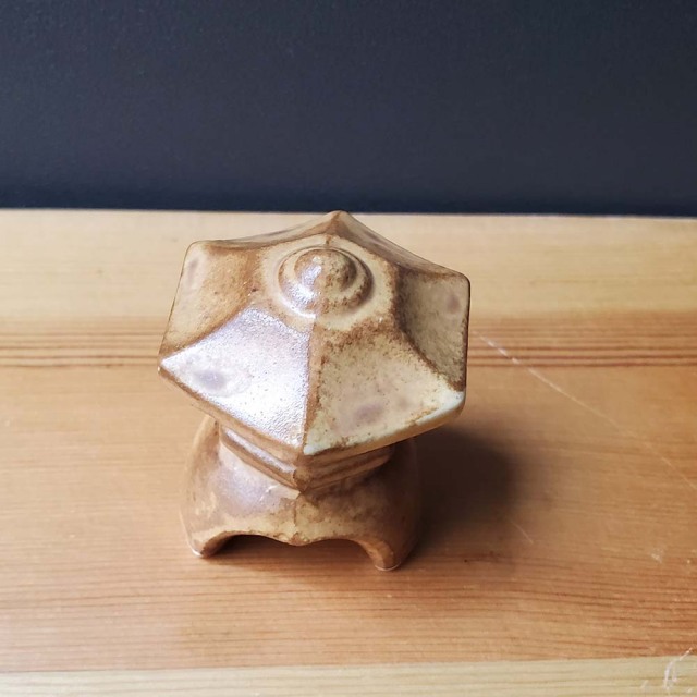 ミニチュア とうろう（トウロウ）三つ足（茶）4．5cm】燈籠 灯籠