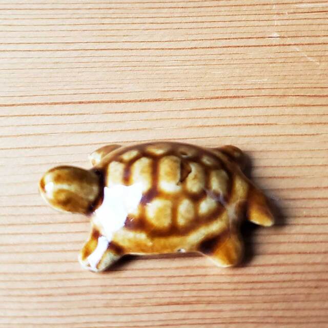 小型茶色カメ 約10cm 添配 ミニチュア 茶亀 ちゃがめ 幅 3．5cm かめ カメ kame KAME
