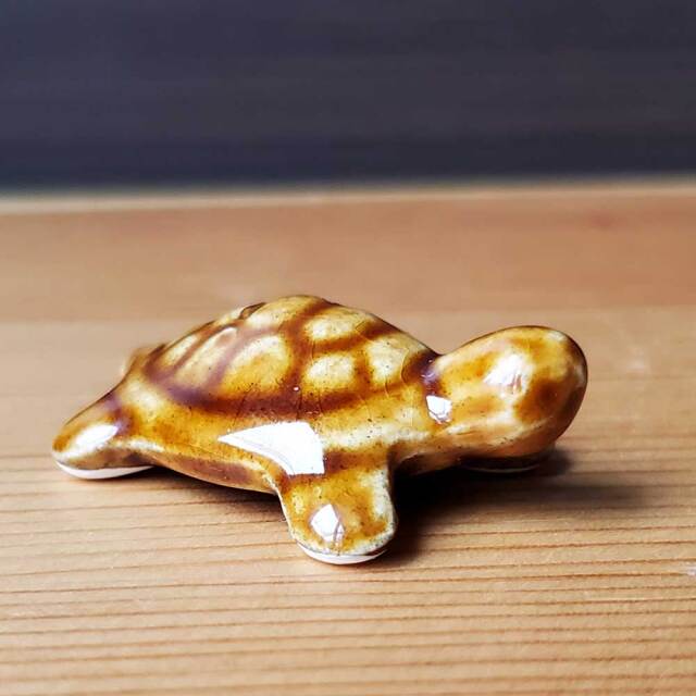添配や盆景に【ミニチュア 茶亀（ちゃがめ） 幅3．5cm】かめ カメ