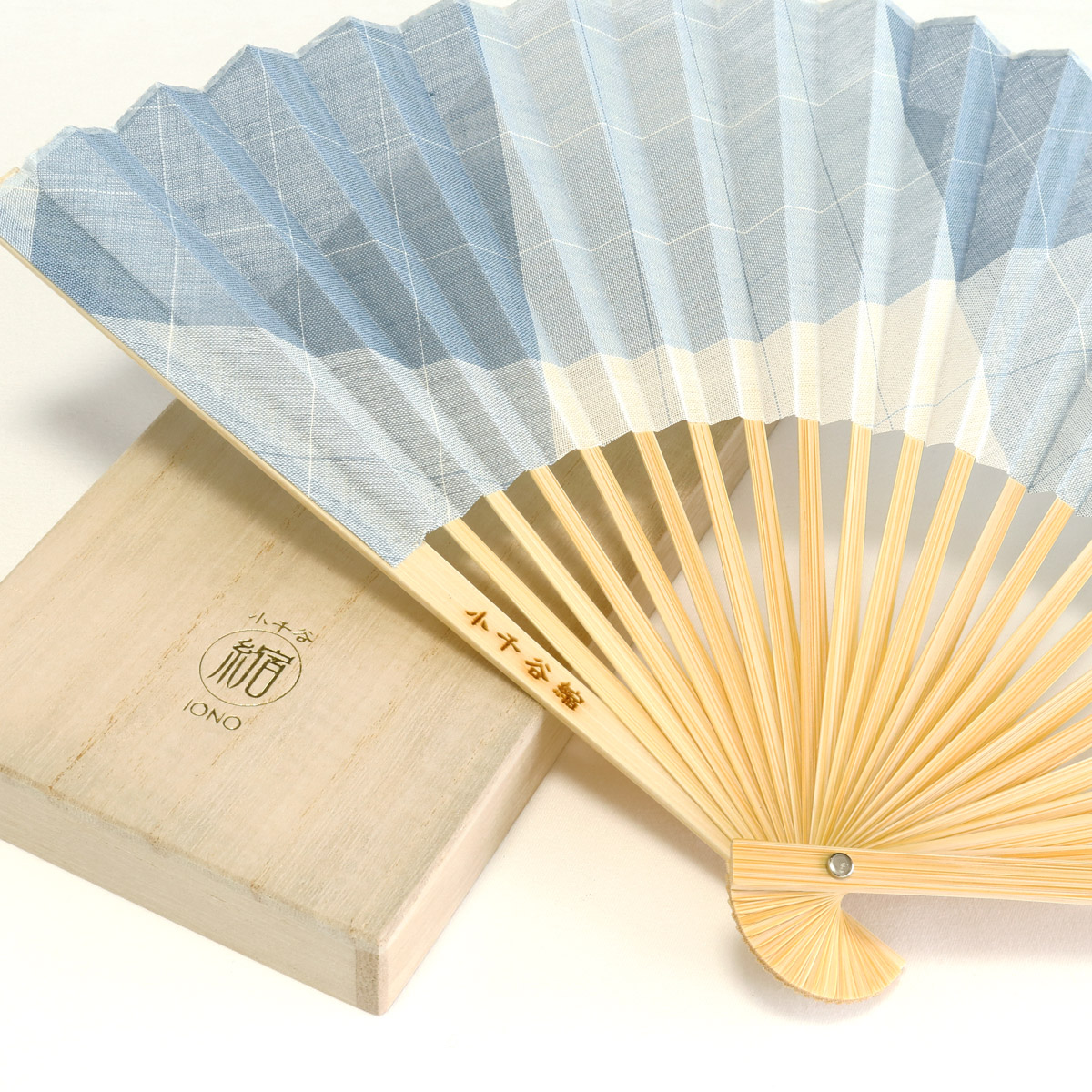 IONO 小千谷縮(おぢやちぢみ) 扇子 格子 青